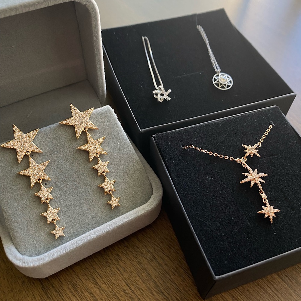 Bundle of 💫 star 🌟 jewelry , gift boxes included